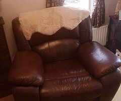3 seater and 2 1 seaters all recline