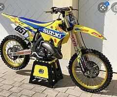 Looking 125/250f motocross bike