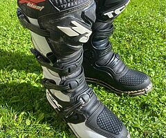 Motor cross boots