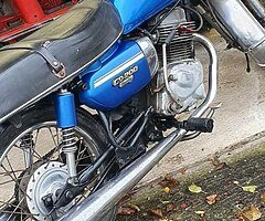 Honda benly cd 200

1981 

Runs well 
...