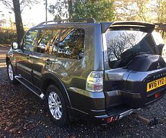 2016 Mitsubishi Shogun - Image 4/6