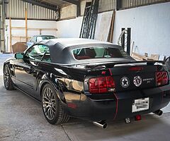 Ford Mustang Convertible - Image 3/4