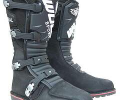 Brand new Wulf Trails boots