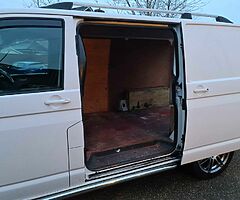 2014 Volkswagen Transporter - Image 4/8