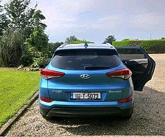 Hyundai Tucson (2016 blue)