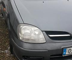 car NISSAN TINO 1.8