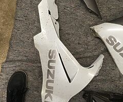 GSXR 600/750 2011-20 fairing panels and headlight - Image 4/5