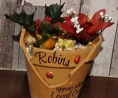 Lanterns and terracotta pots "robins appear when loved ones loved" - Image 5/10