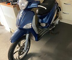 Piaggio 125 runs and rides ok 

V5 needs to be applied for 

£275 firm on price 
...