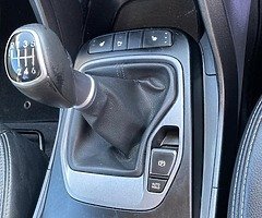 Hyundai￼ Santa Fe 4WD Executive Edition - Image 7/10