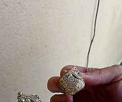 Brass pyramid and saddle rings - Image 6/10