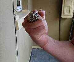 Brass pyramid and saddle rings - Image 7/10