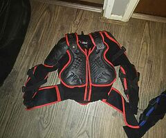 Kids armour completely protected age 6 plus reduced to clear now only 30 each