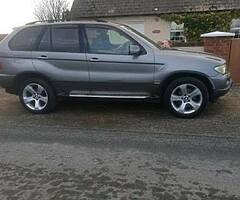 WANTED Toyota landcruiser lc5 must be auto and crewcab with leather,or crewcab x5 must be m sport