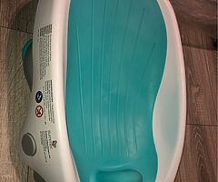 Baby bath seat brilliant to use free to go to whoever needs it first come first serve thanks!