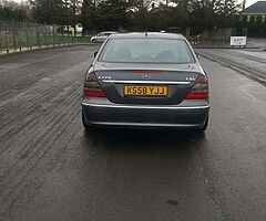 2010 Mercedes-Benz E-Class - Image 3/5