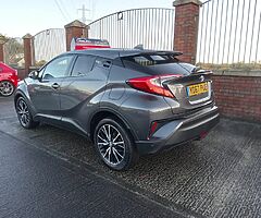 2017 Toyota C-HR - Image 7/10