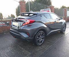 2017 Toyota C-HR - Image 8/10