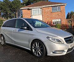 2013 MERCEDES B180 SPORT ** AUTOMATIC ** VERY LOW MILES ** FINANCE AVAILABLE