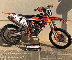250