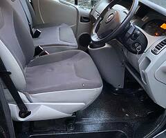 2007 Vivaro 2.5 Automatic 5 Seater Psv Take Small Px - Image 6/9