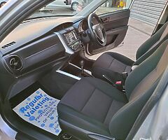 2015 TOYOTA COROLLA HYBRID - Image 9/10