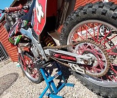 2002 cr125