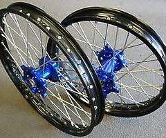 Yz125 wheels (looking)