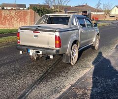 Toyota Hilux Invincible - Image 3/5