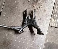 xj900 yamaha diversion main stand also engine bars xj900 diversion 1999