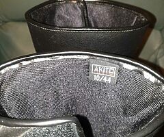 Leather bikers boots