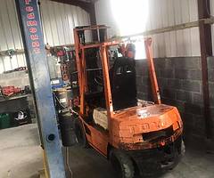 Toyota forklift low mast