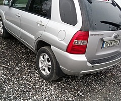 Kia spordage 05 2.0 diesel good engine gearbox tyres100% heating seats ,no nct no tax ,drive well,