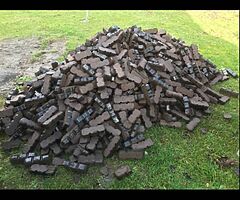 Loose briquettes and hardwood timber - Image 8/8