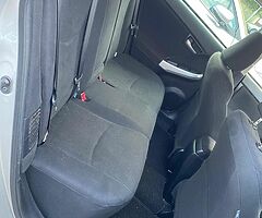 2015 Toyota Prius - Image 7/10