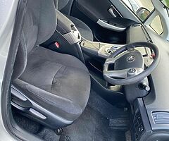 2015 Toyota Prius - Image 8/10