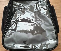 Magnetic tank rucksack