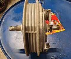 Twin leading shoe brake