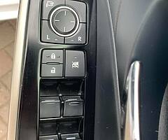 Lexus IS300h Hybrid Executive Sport Edition - Image 9/10