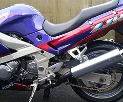 Kawasaki zzr600