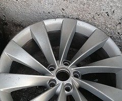 Ónly 3  19 scirocco alloys 5x112