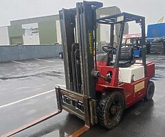 2002 Nissan Forklift
