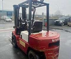 2002 Nissan Forklift