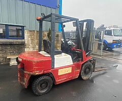 2002 Nissan Forklift - Image 4/5