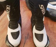 Selling spada boots and 2 piece suit