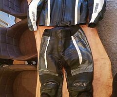 Selling spada boots and 2 piece suit - Image 3/6