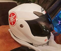 Assorted helmets - Image 3/7