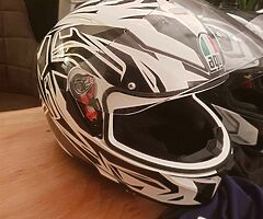 Assorted helmets - Image 4/7