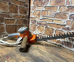 Hedge trimmer /clippers