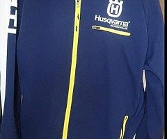 HUSAGVARNA  LARGE HELMET / JACKET / AND FULL SUIT - Image 3/4
